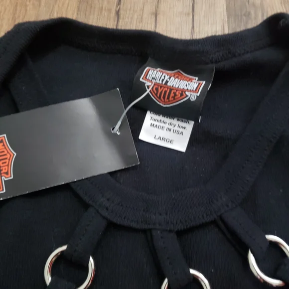 Harley davidson womans 3 ring neck T-shirt Sz L neon sign Deadwood South - Picture 3 of 7